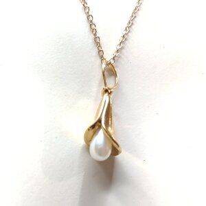 VINTAGE FAUX PEARL DROP LILY NECKLACE GOLD TONE PENDANT